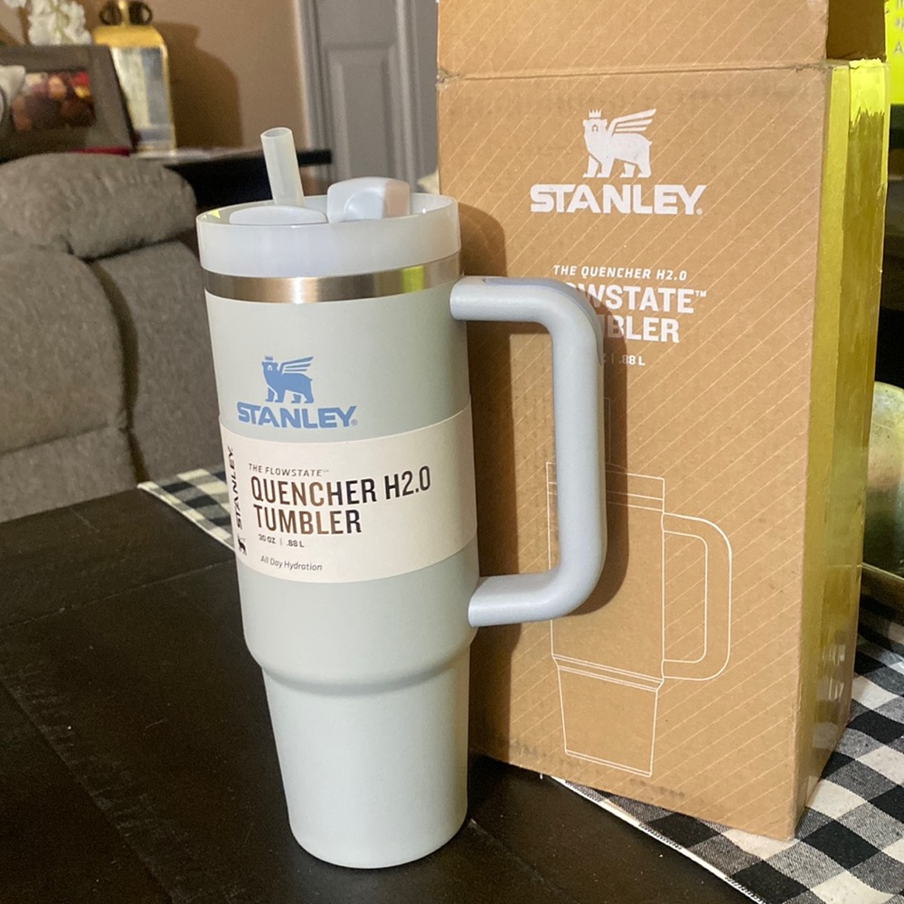 SOLD!!!! THE QUENCHER H2.0 FLOWSTATE™ TUMBLER | 30 OZ